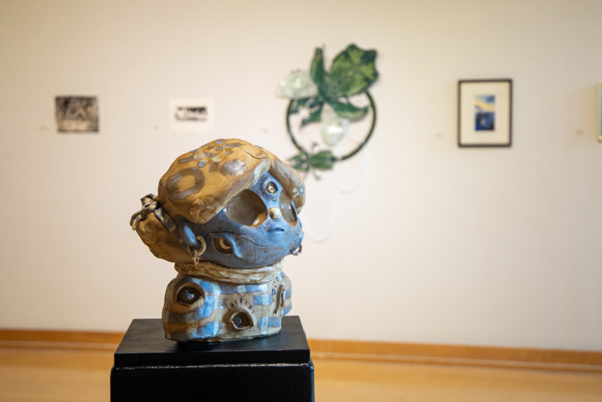Ceramic sculpture “Fragmented Sight” by Cierra Horton. Horton won Best 3D in the “Undergraduate Juried 2022” showcase.